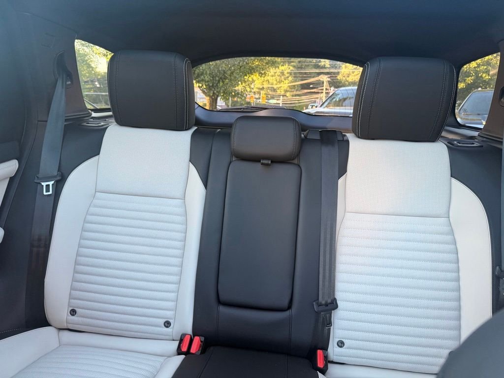 Certified Used 2023 Fuji White Land Rover SE R-Dynamic image 13