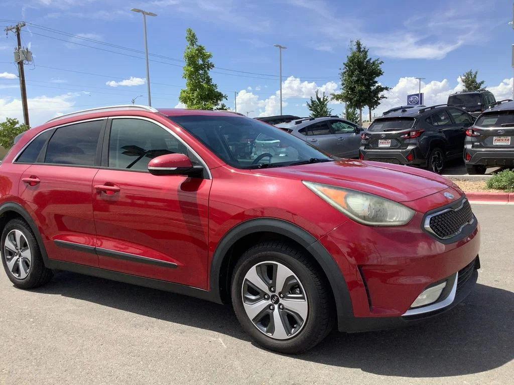 Used 2018 Red Kia EX image 25
