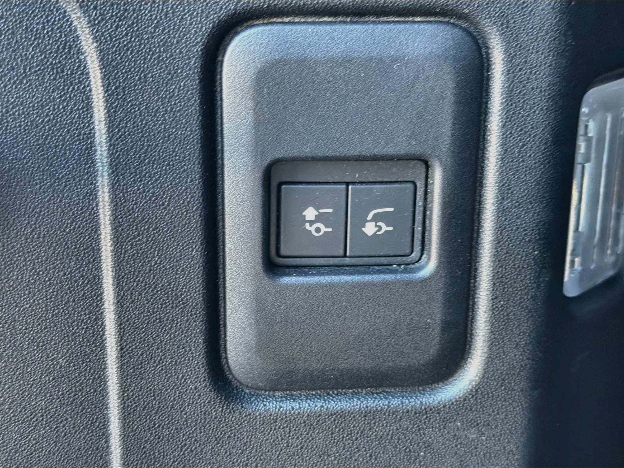 Used 2023 Silicon Silver Premium Metallic Land Rover X image 12