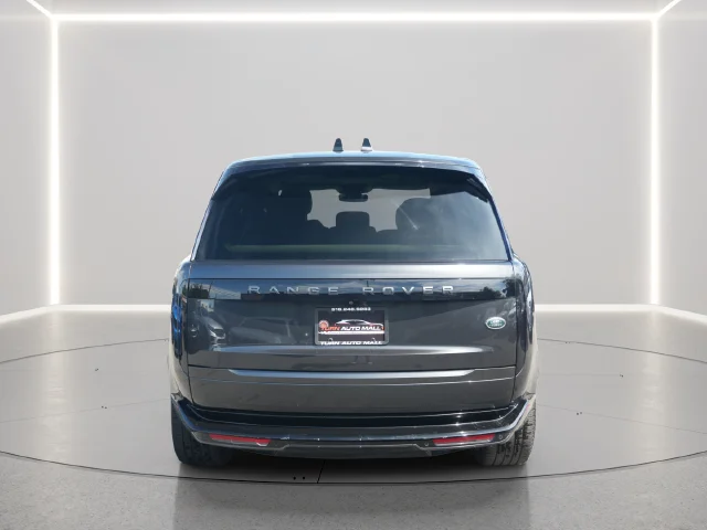 Used 2023 Gray Land Rover SE image 4