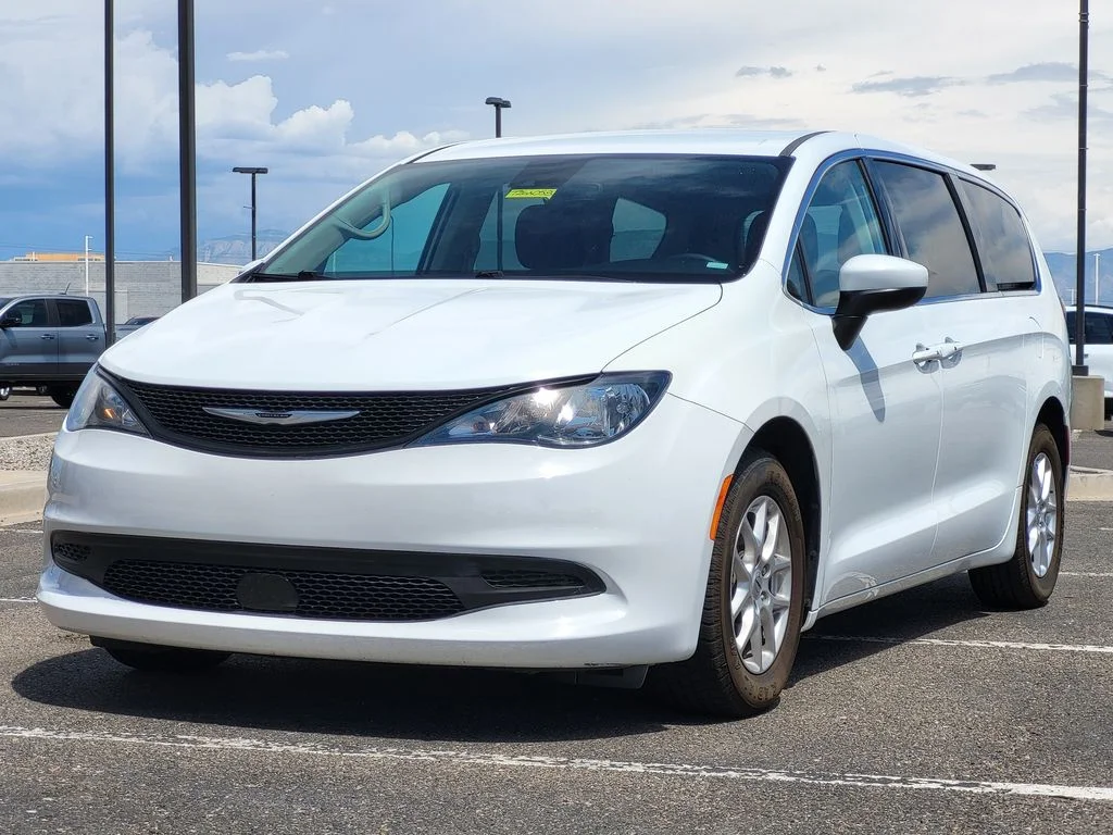 Used 2023 White Chrysler LX image 4