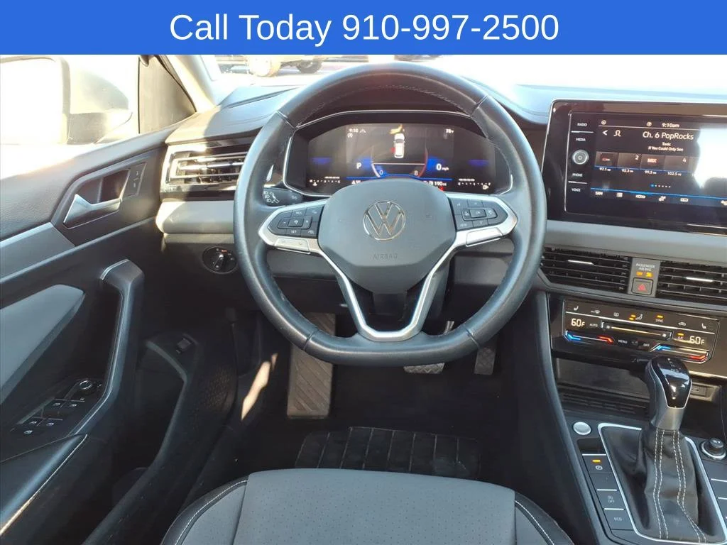 Used 2025 Silver Volkswagen SE image 23