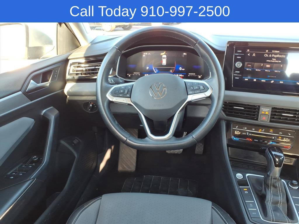 Used 2025 Silver Volkswagen SE image 23