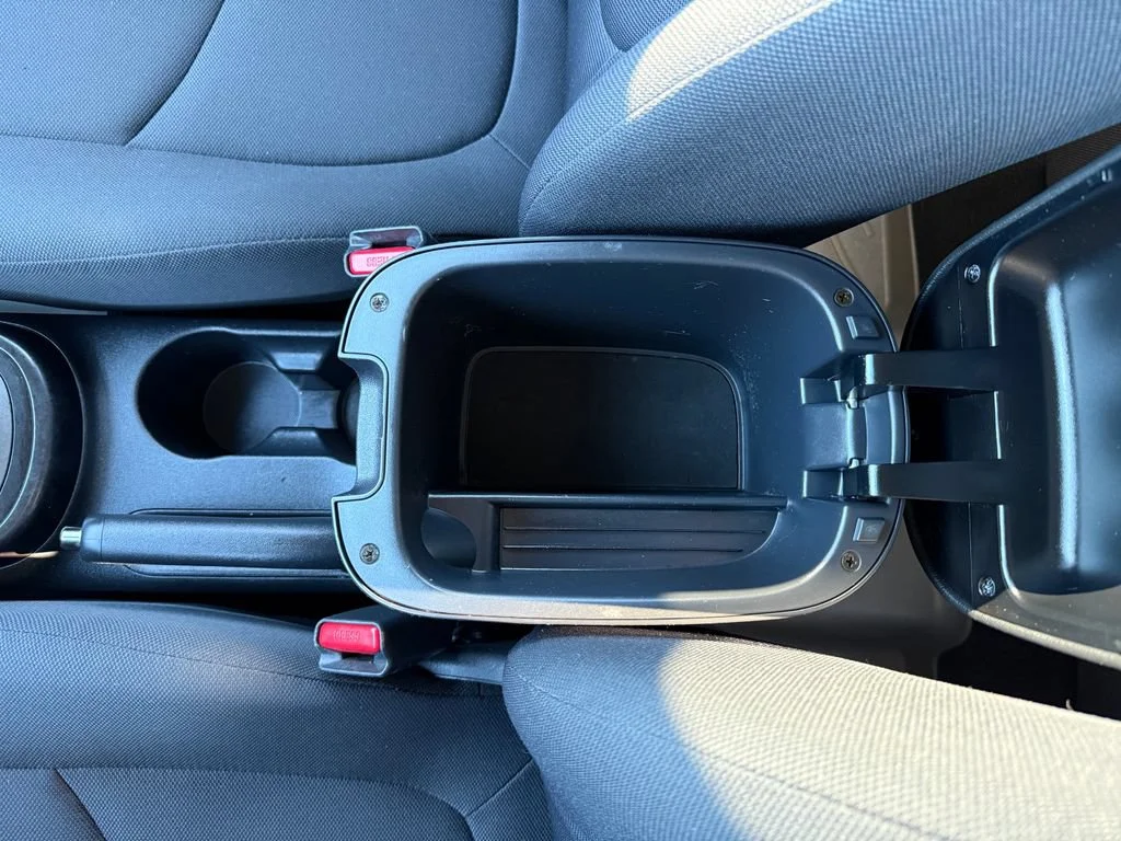 Used 2011 Titanium Kia + image 29