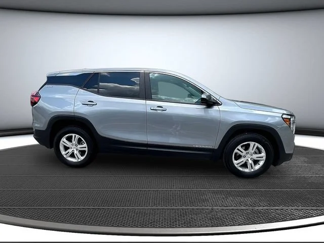 Certified Used 2024 Sterling Metallic GMC SLE image 8