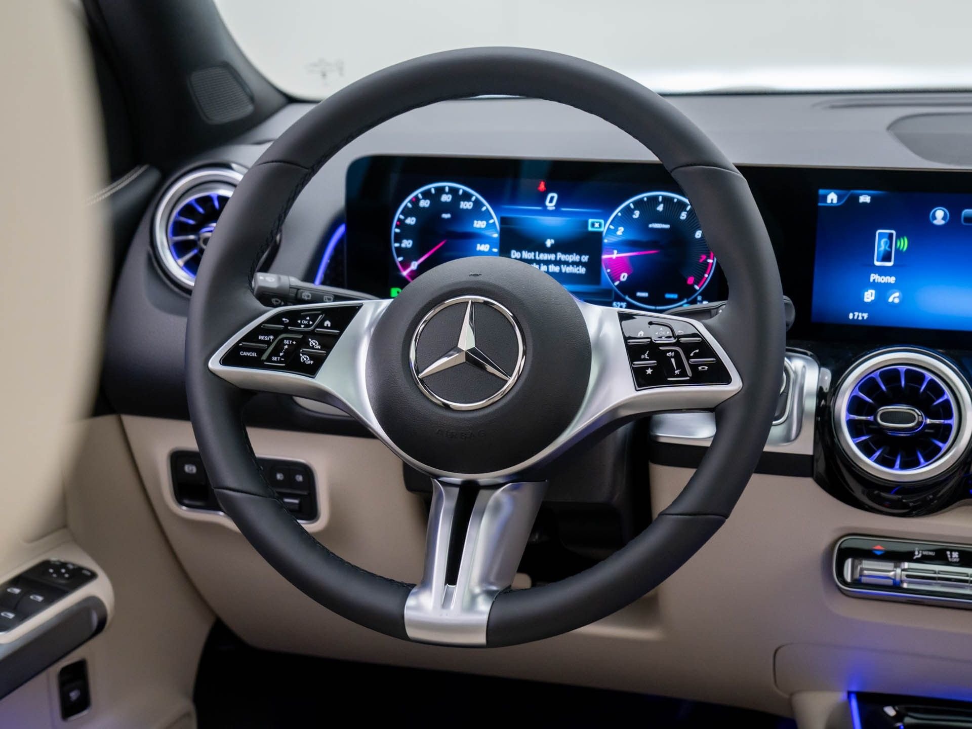 New 2026 Polar White Mercedes-Benz GLB 250 image 11