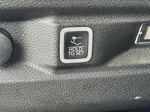 Used 2023 Black Jeep Altitude image 16