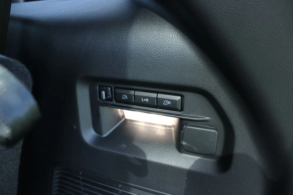 New 2026 Carbonized Gray Metallic Ford Tremor® image 11