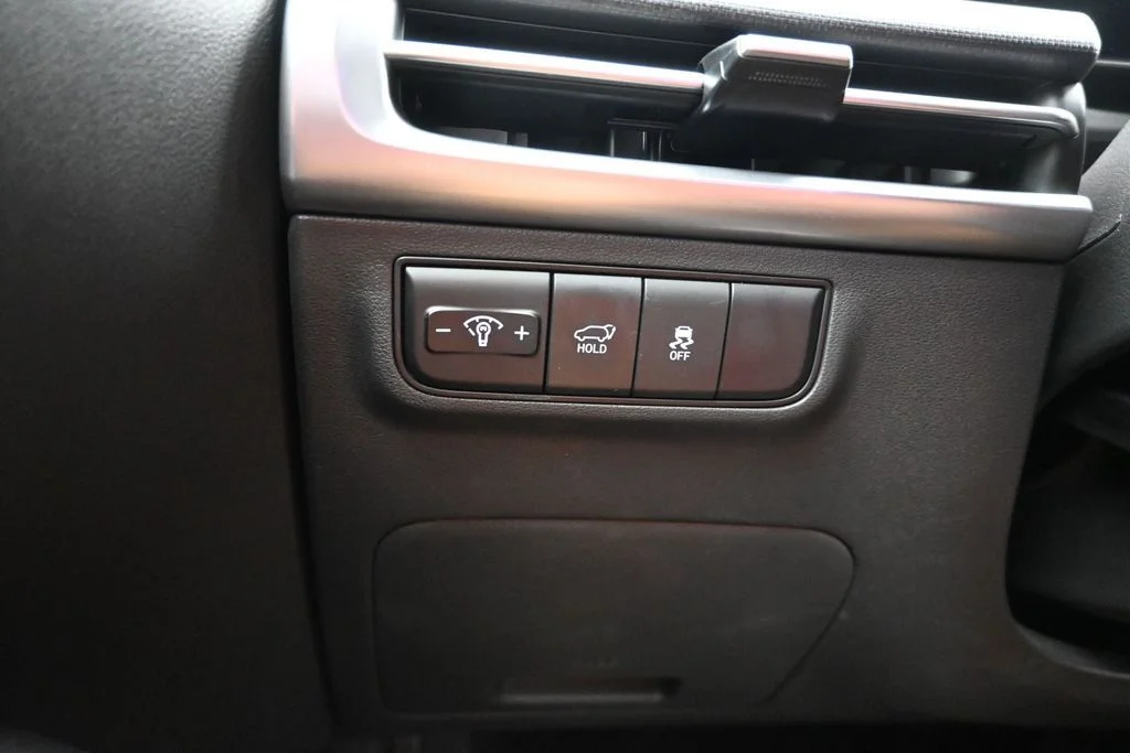 Certified Used 2025 Shimmering Silver Hyundai XRT image 18