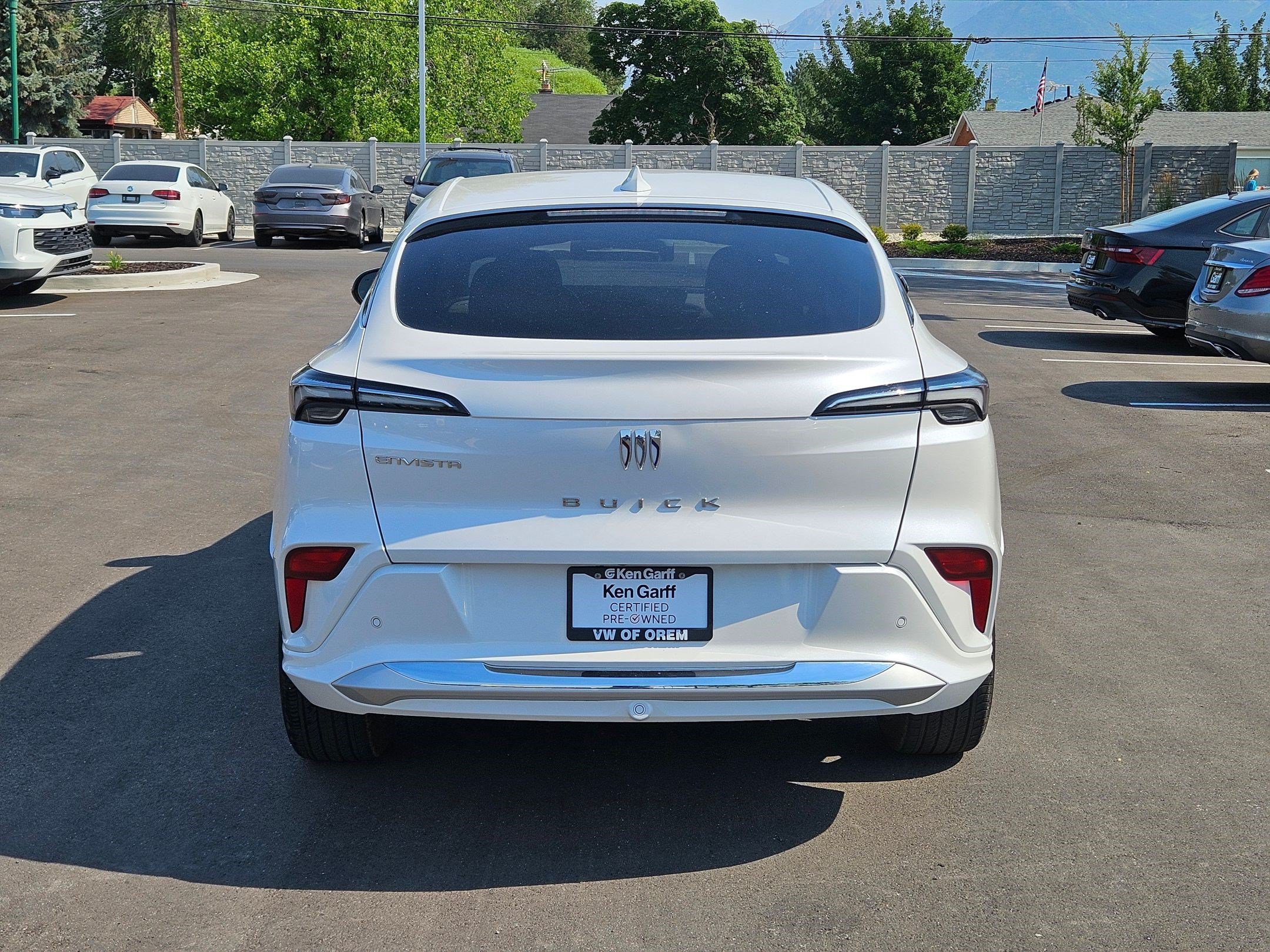 Used 2025 White Frost Tricoat Buick Avenir image 5