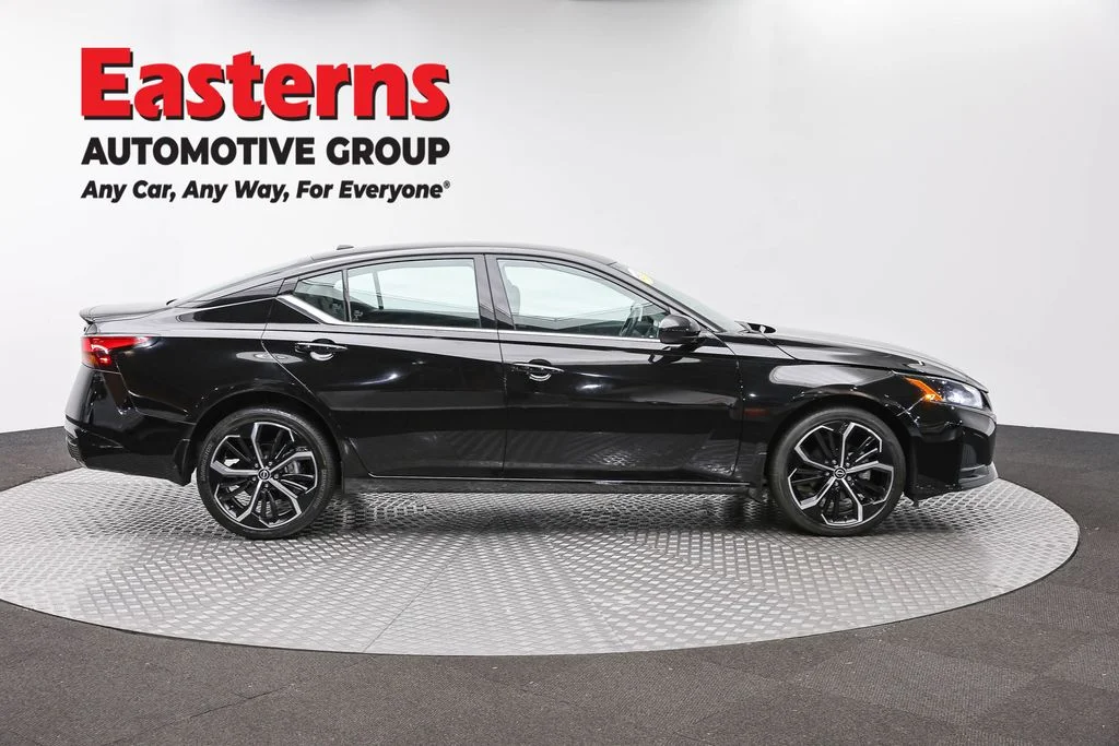 Used 2023 Black Nissan 2.5 SR image 4