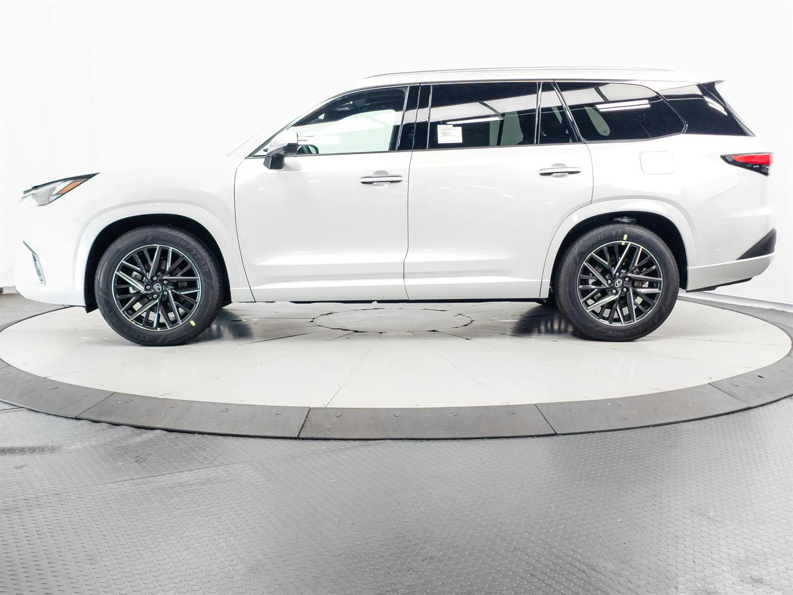 New 2026 Wind Chill Pearl (089) Lexus Premium image 9