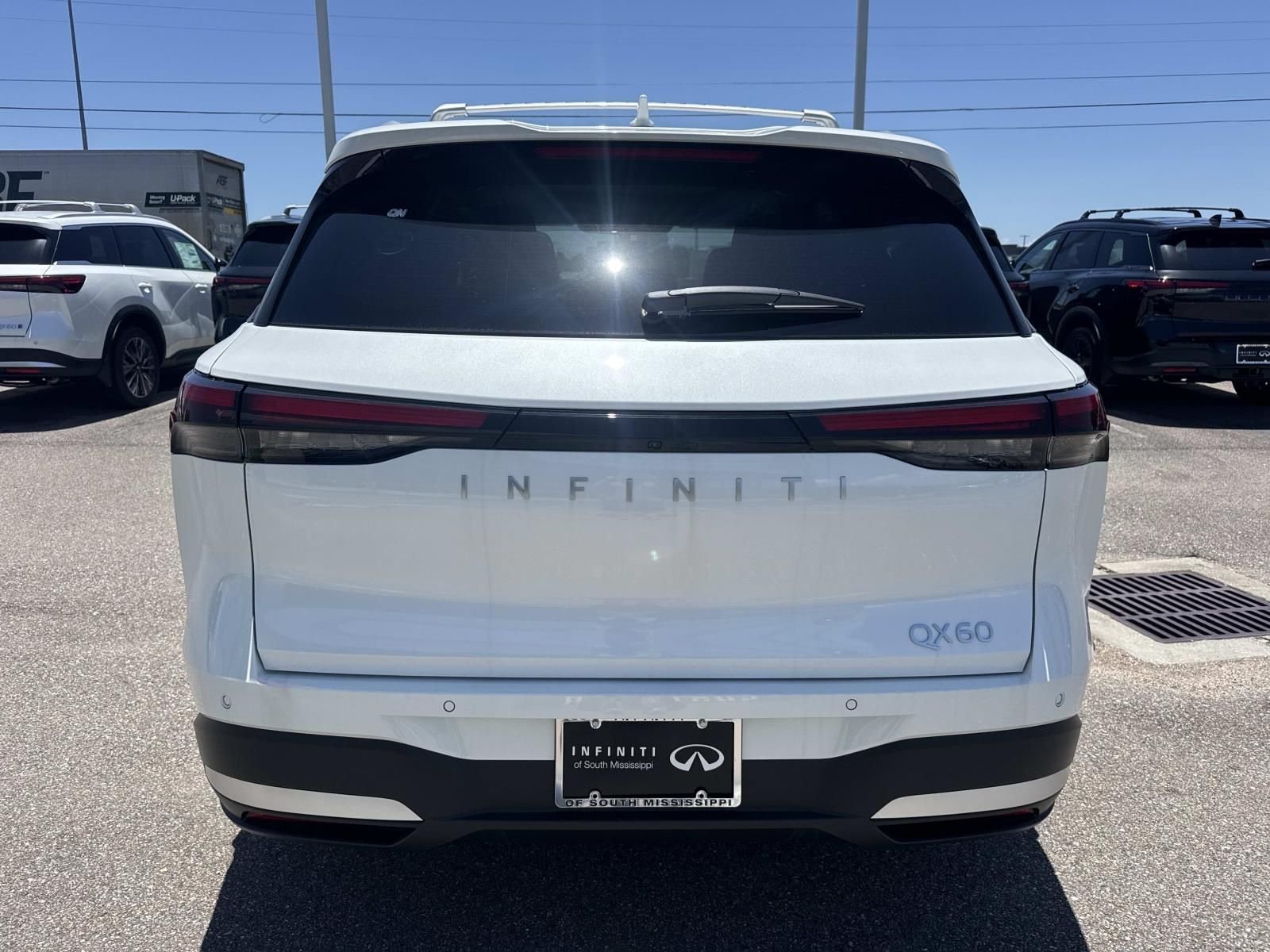 New 2027 RADIANT WHITE INFINITI Luxe FWD image 6