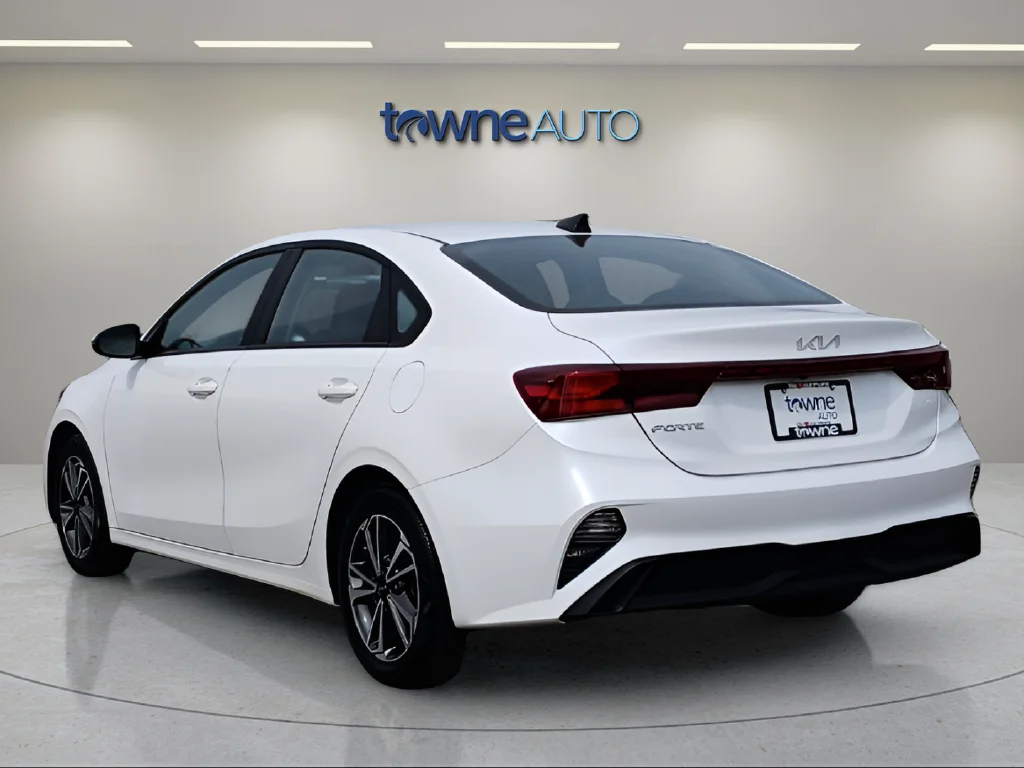 Used 2023 White Kia LXS image 4