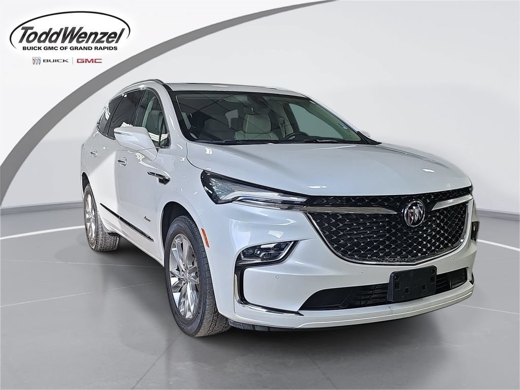 Used 2023 WHITE FROST TRICOAT Buick Avenir image 1