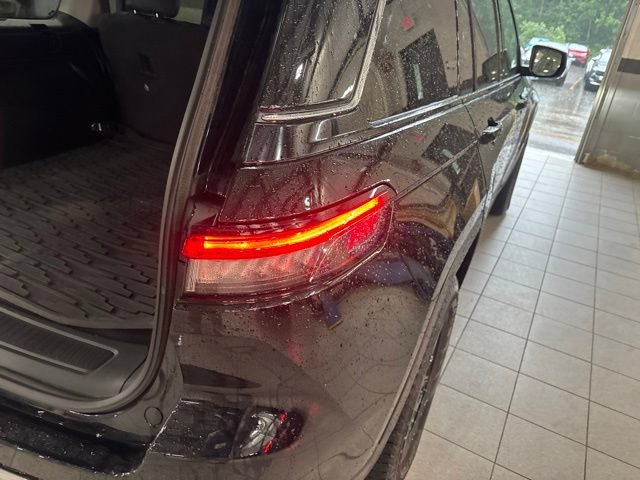 Certified Used 2023 Diamond Black Crystal Pearlcoat Jeep Laredo image 8