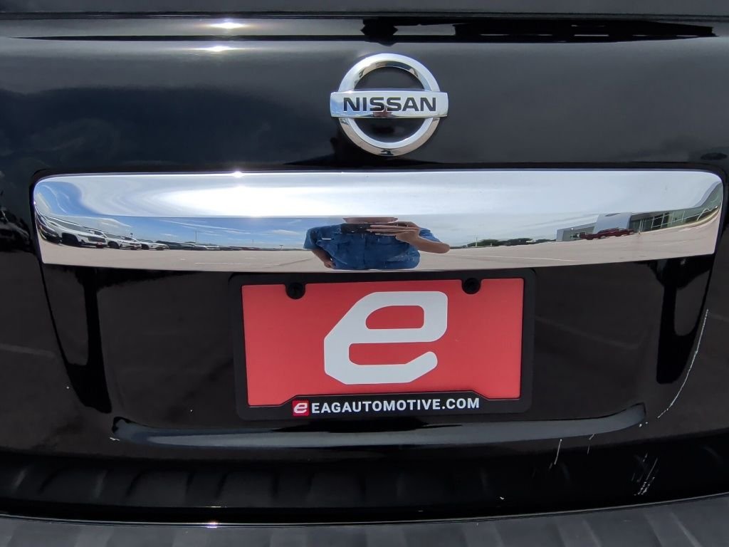 Used 2019 Super Black Nissan SL image 50