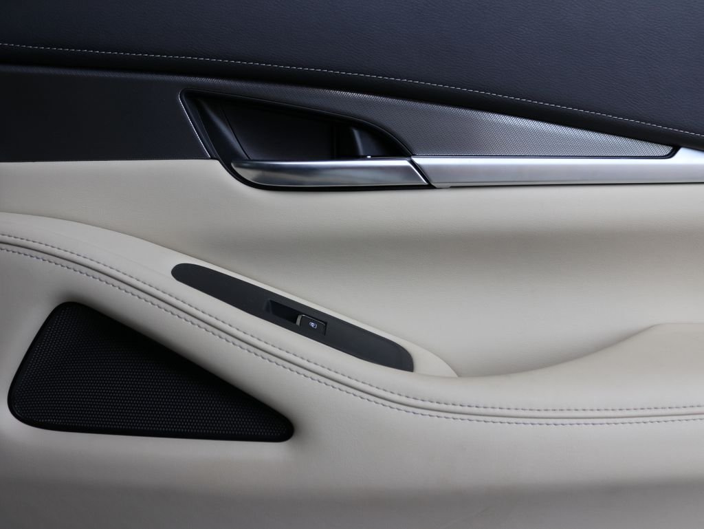Used 2023 Silver INFINITI LUXE image 38