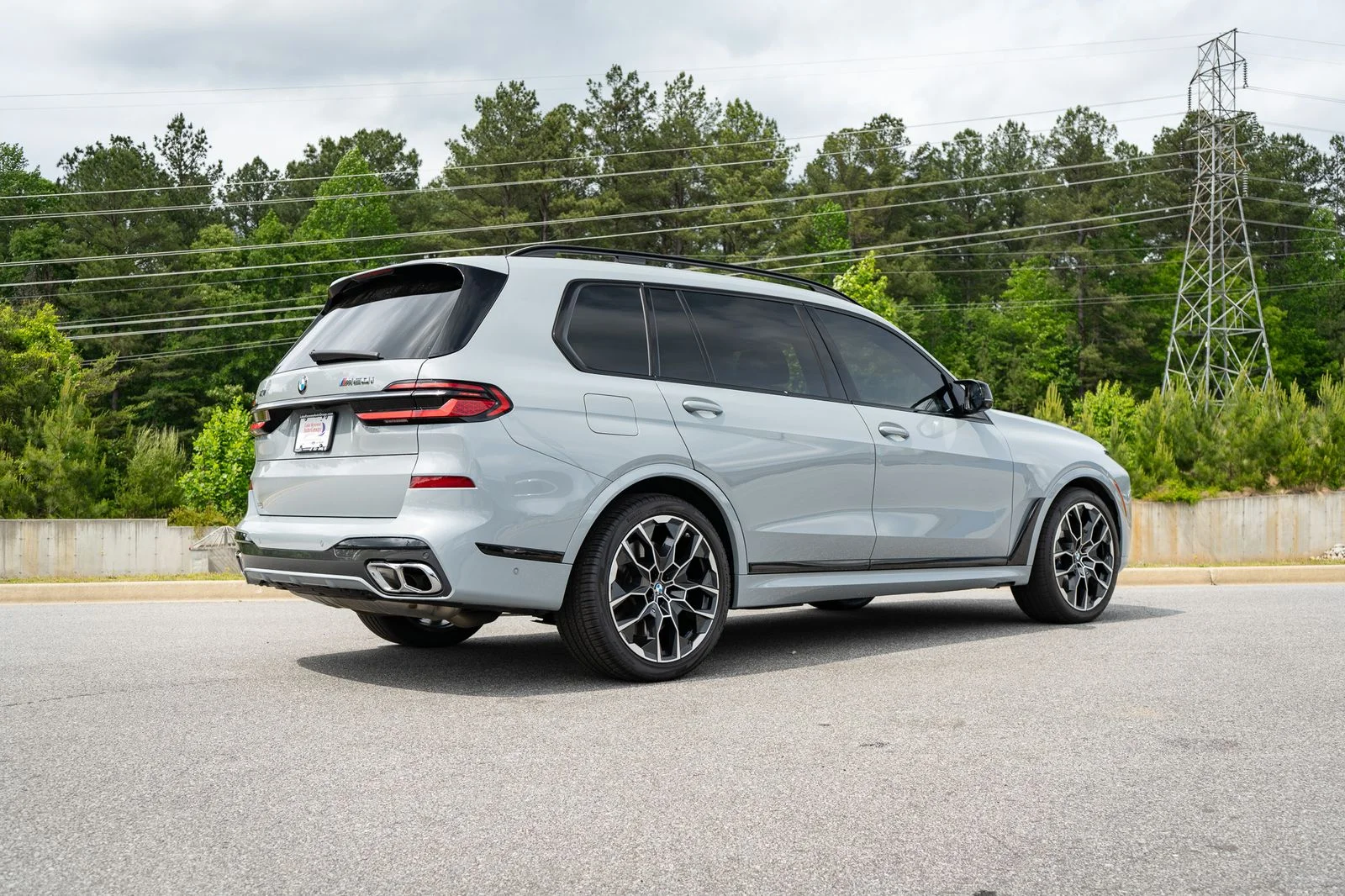 Used 2023 Gray BMW M60i image 19