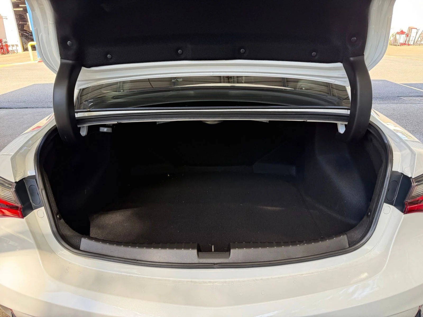 Used 2022 White Acura Premium and A-SPEC Packages image 7