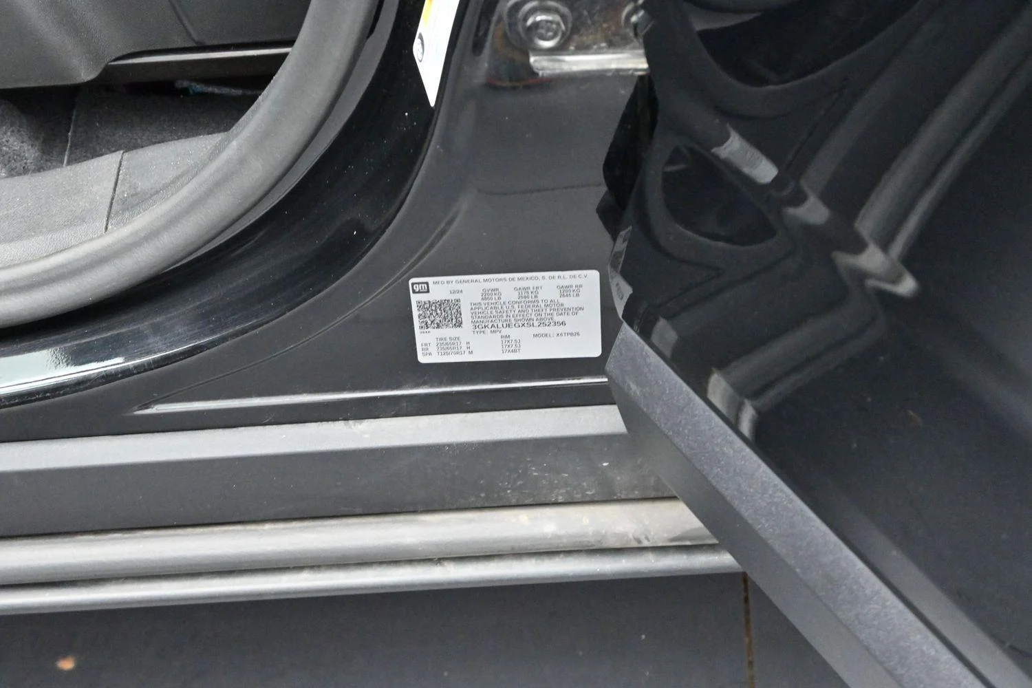 Used 2025 Ebony Twilight Metallic GMC Elevation image 34