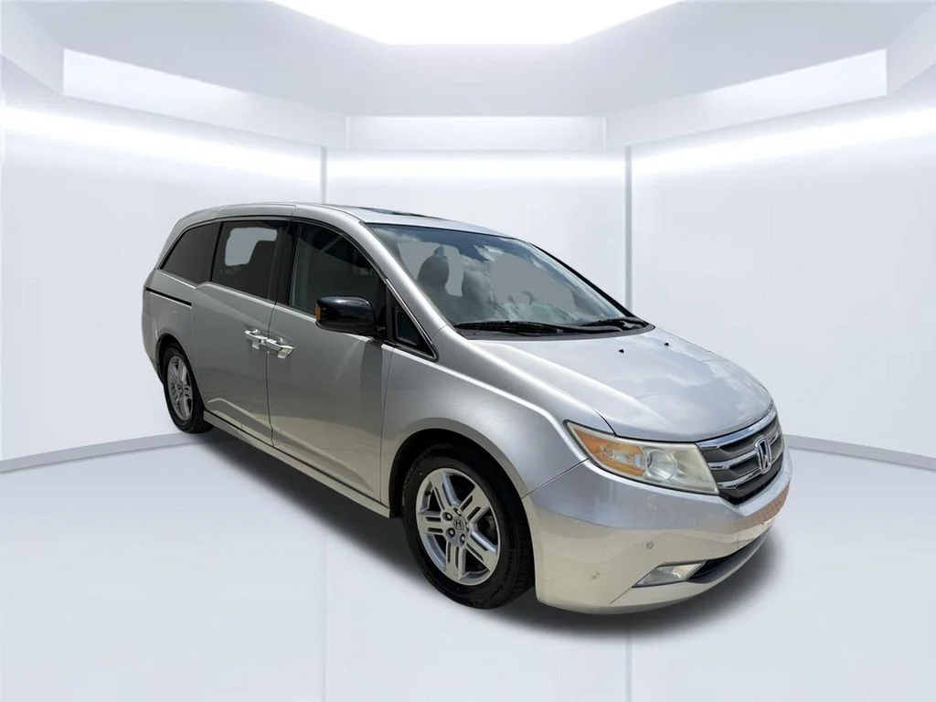 Used 2013 Silver Honda Touring image 8
