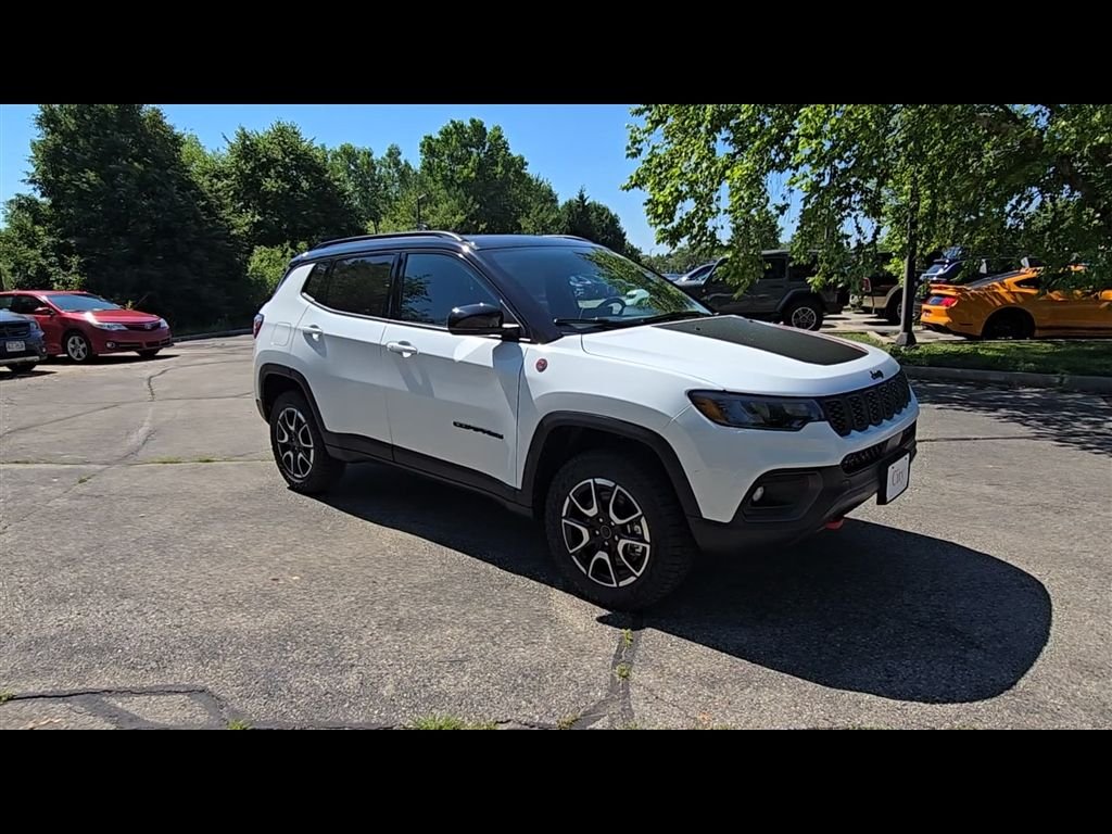 New 2026 Bright White Clear-Coat Exterior Paint Jeep Trailhawk image 11