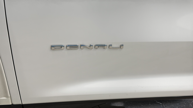 Used 2024 White Frost Tricoat GMC Denali image 41