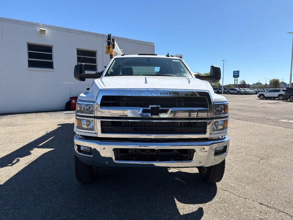 New 2026 Summit White Chevrolet Work Truck image 13