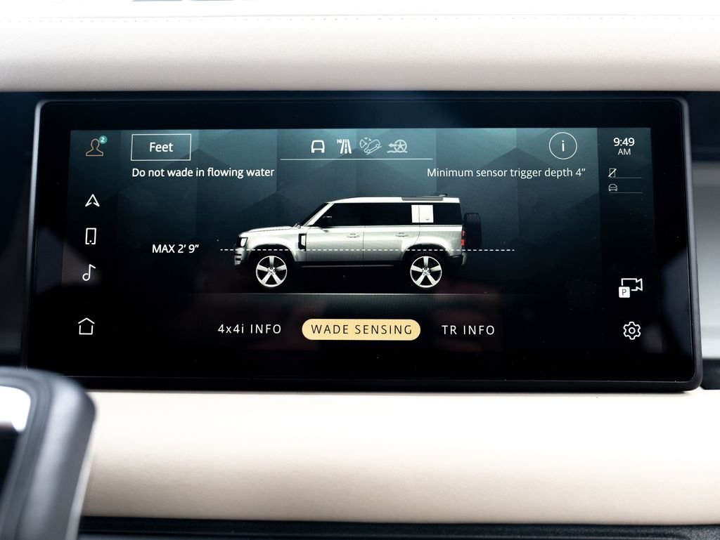 Used 2024 Green Land Rover X-Dynamic SE image 28