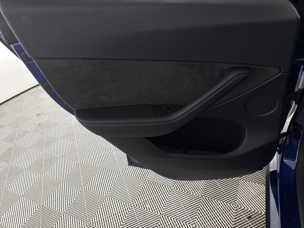 Used 2023  Tesla Long Range image 11