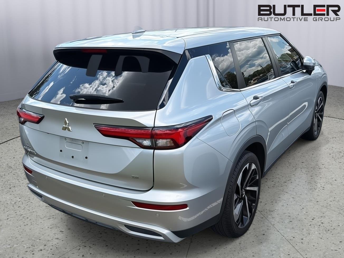 Used 2024 Alloy Silver Metallic Mitsubishi SE image 8