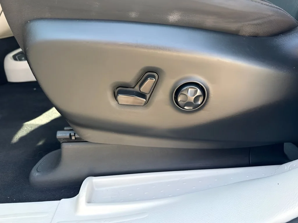Used 2023 Silver Chrysler LX image 42