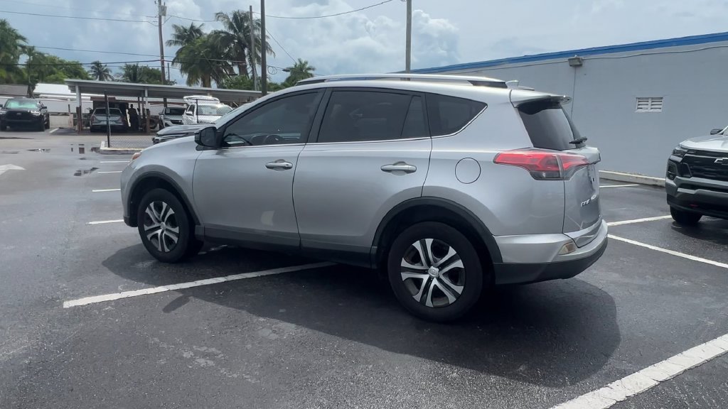 Used 2018 Silver Toyota LE image 6