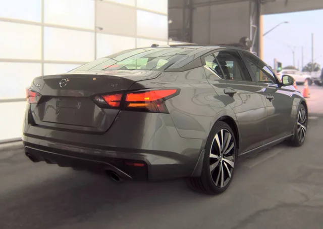 Used 2022 Gray Nissan 2.5 SR image 3