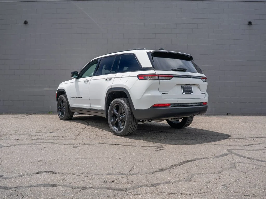 Used 2024 White Jeep Limited image 3