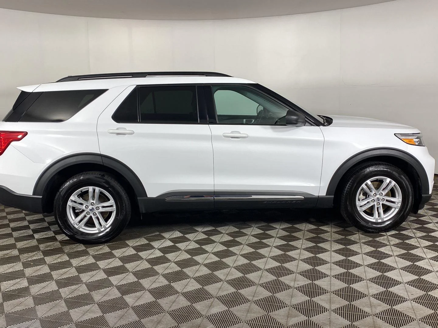 Used 2021 Oxford White Ford XLT image 18