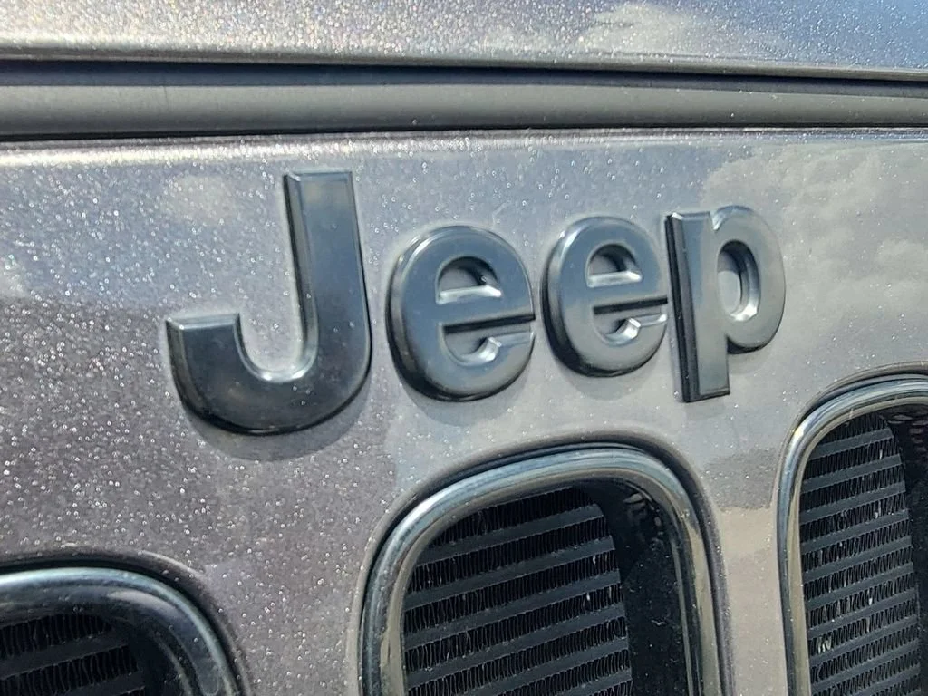 Used 2018 Gray Jeep Altitude 4x4 image 28