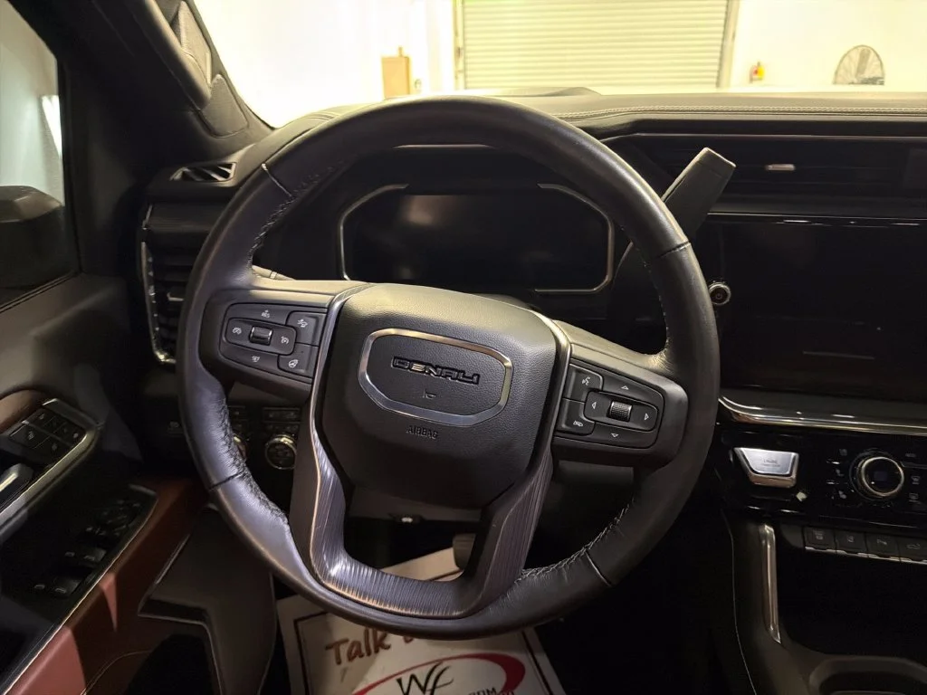 Used 2026 Glacier White Tricoat GMC Denali Ultimate image 18