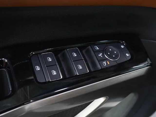 Used 2024  Nissan Platinum image 21