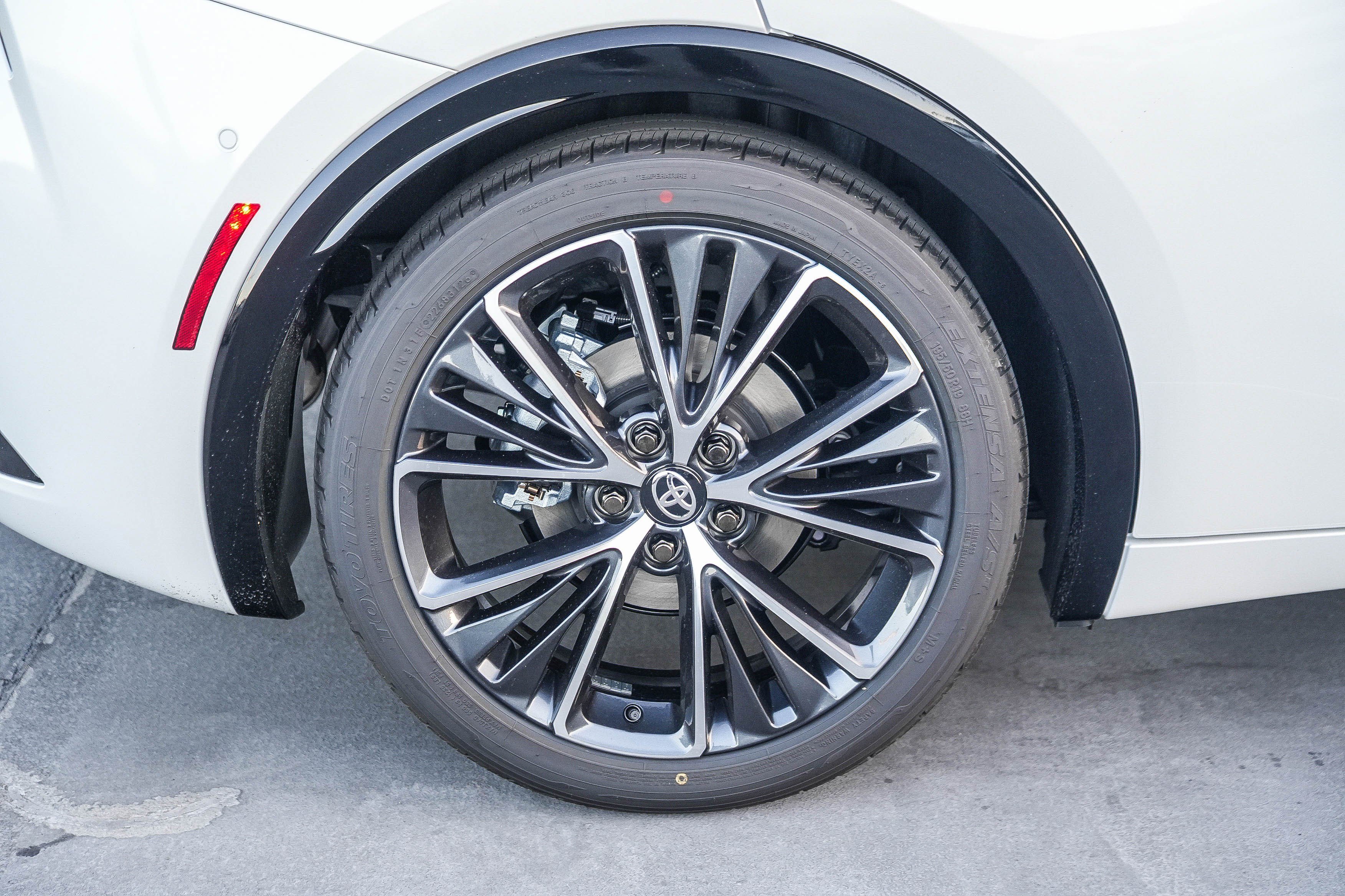 New 2027 Wind Chill Pearl <sup>1</sup> Toyota  Limited image 10