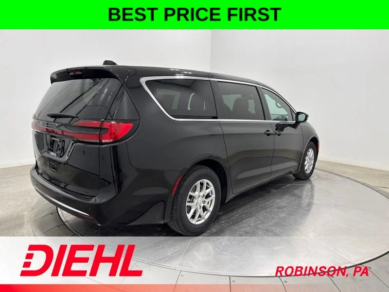 New 2027 Diamond Black Crystal Pearl-Coat Exterior Paint Chrysler Select image 7