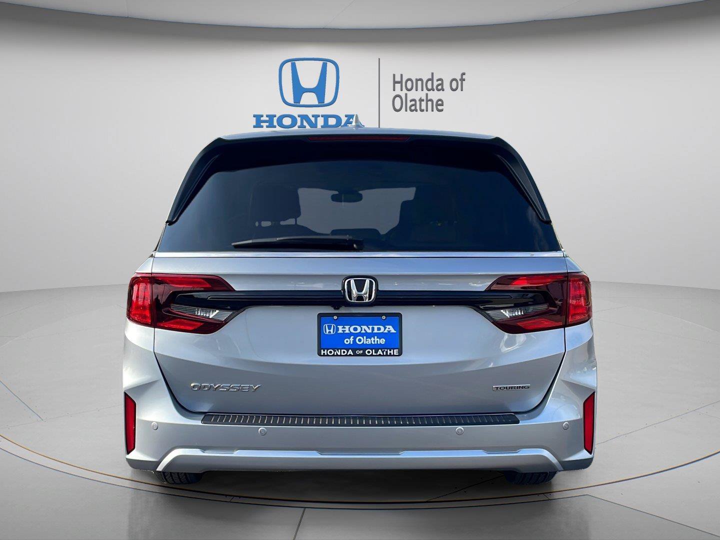 Certified Used 2026 Solar Silver Metallic Honda Touring image 32