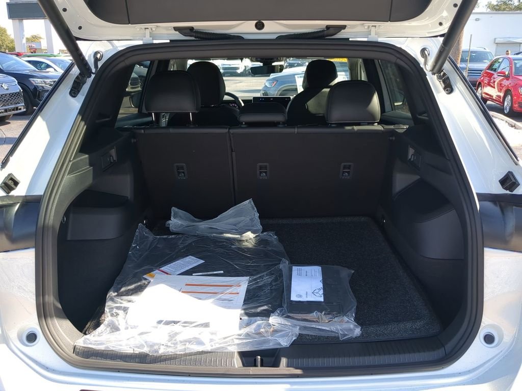 New 2026 White/off-white Volkswagen 2.0T SE R-Line Black image 9