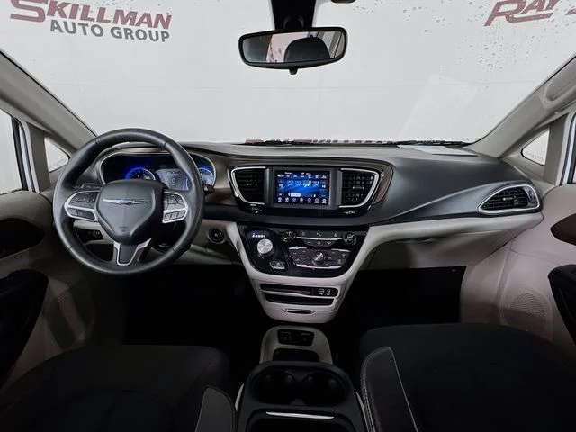 Used 2018 White Chrysler Touring Plus image 23