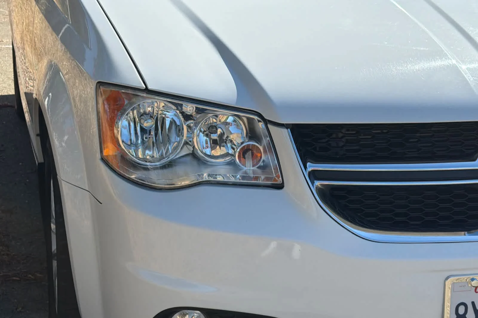 Used 2019 White Knuckle Clearcoat Dodge SXT image 8