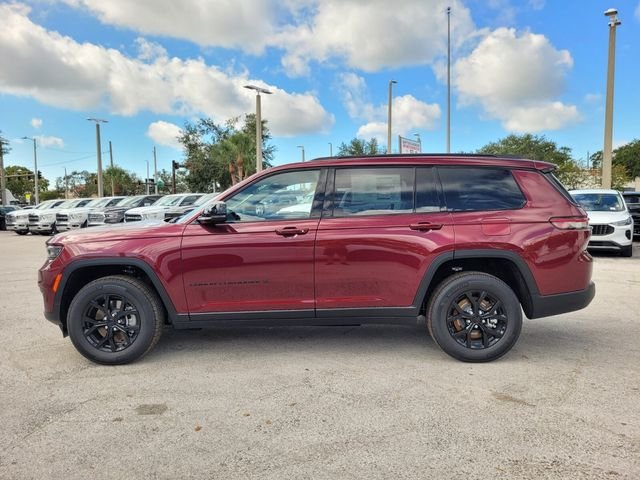 New 2025 Velvet Red Pearl-Coat Exterior Paint Jeep Altitude image 7
