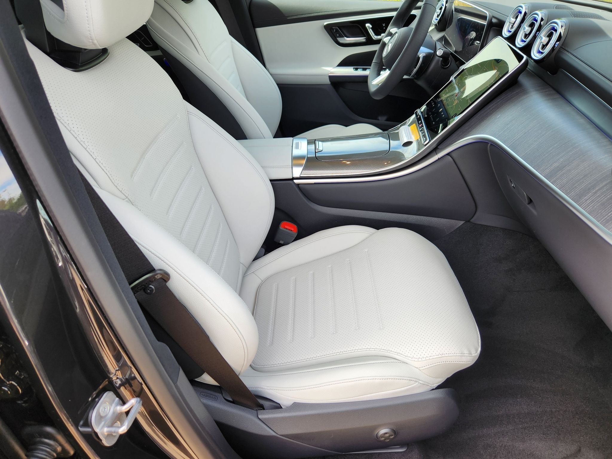 New 2027 Graphite Grey Metallic Mercedes-Benz GLC 300 4MATIC® image 14