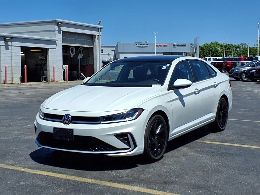 Used 2025 Volkswagen Jetta SE with VIN 3VW7X7BUXSM045396 for sale in Kansas City