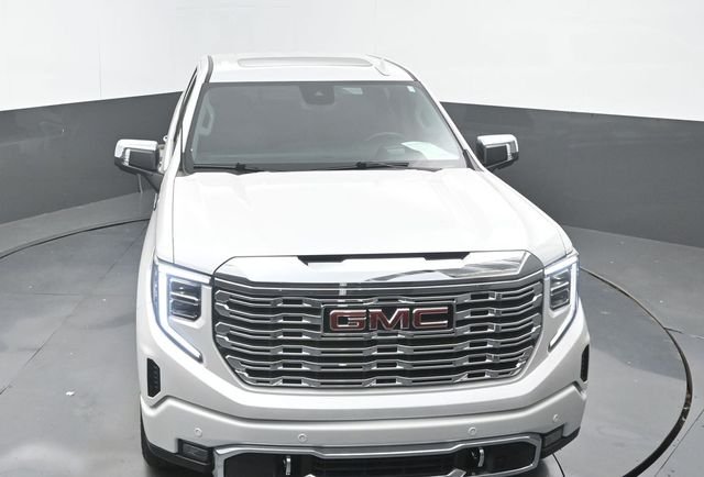 Used 2024 White Frost Tricoat GMC Denali image 30